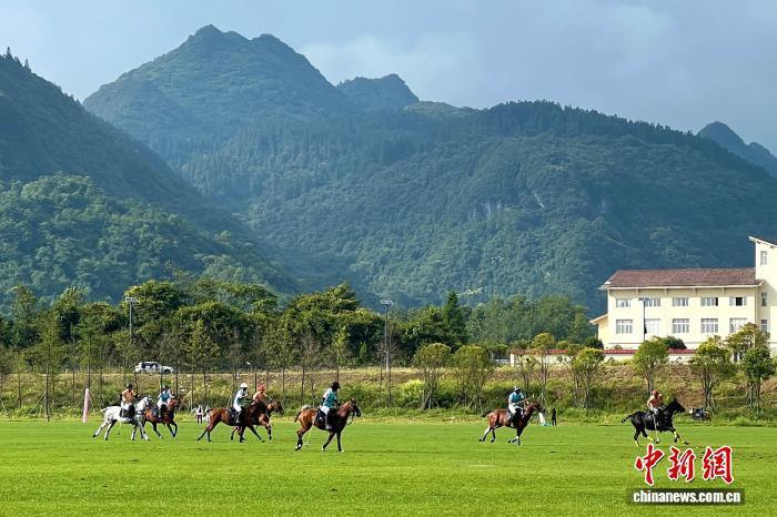中新网记者, 古老的球类